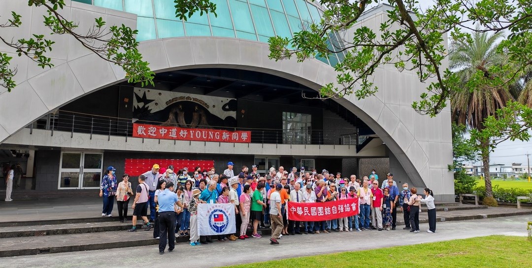 結合中華文化道統、連結國際科學新知、融合鄉土關懷與建立群己友善關係的全能教育中學。